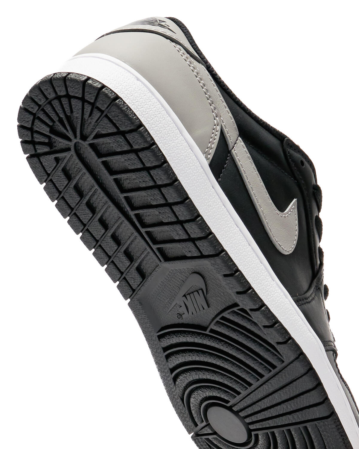 jordan 1 retro low black and white